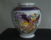 Imari small Japanese porcelain vase or Ginger jar. Beautiful details, bird, Eagle, hawk. Vintage, Japan. Original sticker. Free shipping