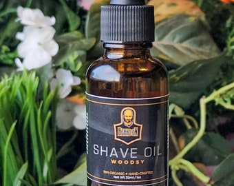 Woodsy Shave Oil: Organic Sandalwood Preshave Treatment