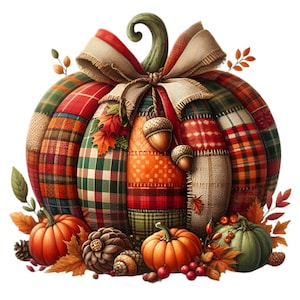 Puede incluir: Una calabaza decorativa con un diseño de patchwork en patrones de cuadros rojos, verdes y naranjas. La calabaza está adornada con un lazo de arpillera, bellotas y rodeada de calabazas en miniatura, piñas y follaje otoñal.