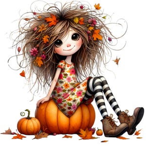 Può includere: Una ragazza dei cartoni animati con i capelli castani e un vestito floreale è seduta su una grande zucca arancione. Ha grandi occhi marroni e un ampio sorriso. Indossa calze a righe bianche e nere e stivali marroni. Ci sono piccole zucche arancioni e foglie autunnali sparse intorno a lei.