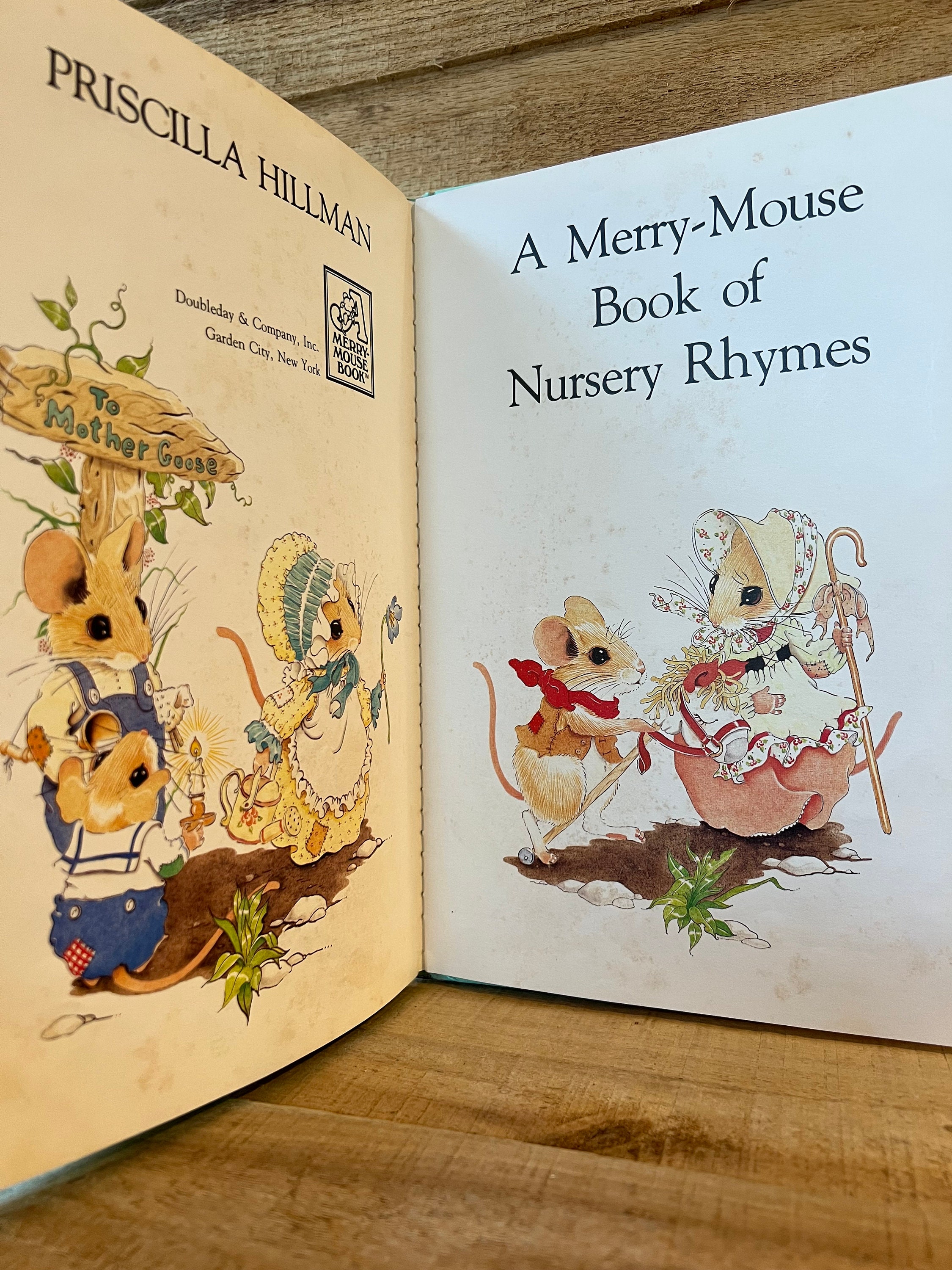 A Merry-mouse Book of Nursery Rhymes by Priscilla Hillman