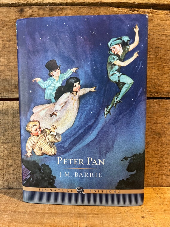 洋書 ピーター・パン　PETER PAN Sir.James M.Barrie Peter Pan: Barrie, James M.: 9798824969856: Amazon.com: Books