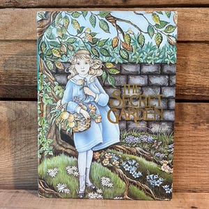 The Secret Garden by Frances Hodgson Burnett Illustrated Junior Library: 1987