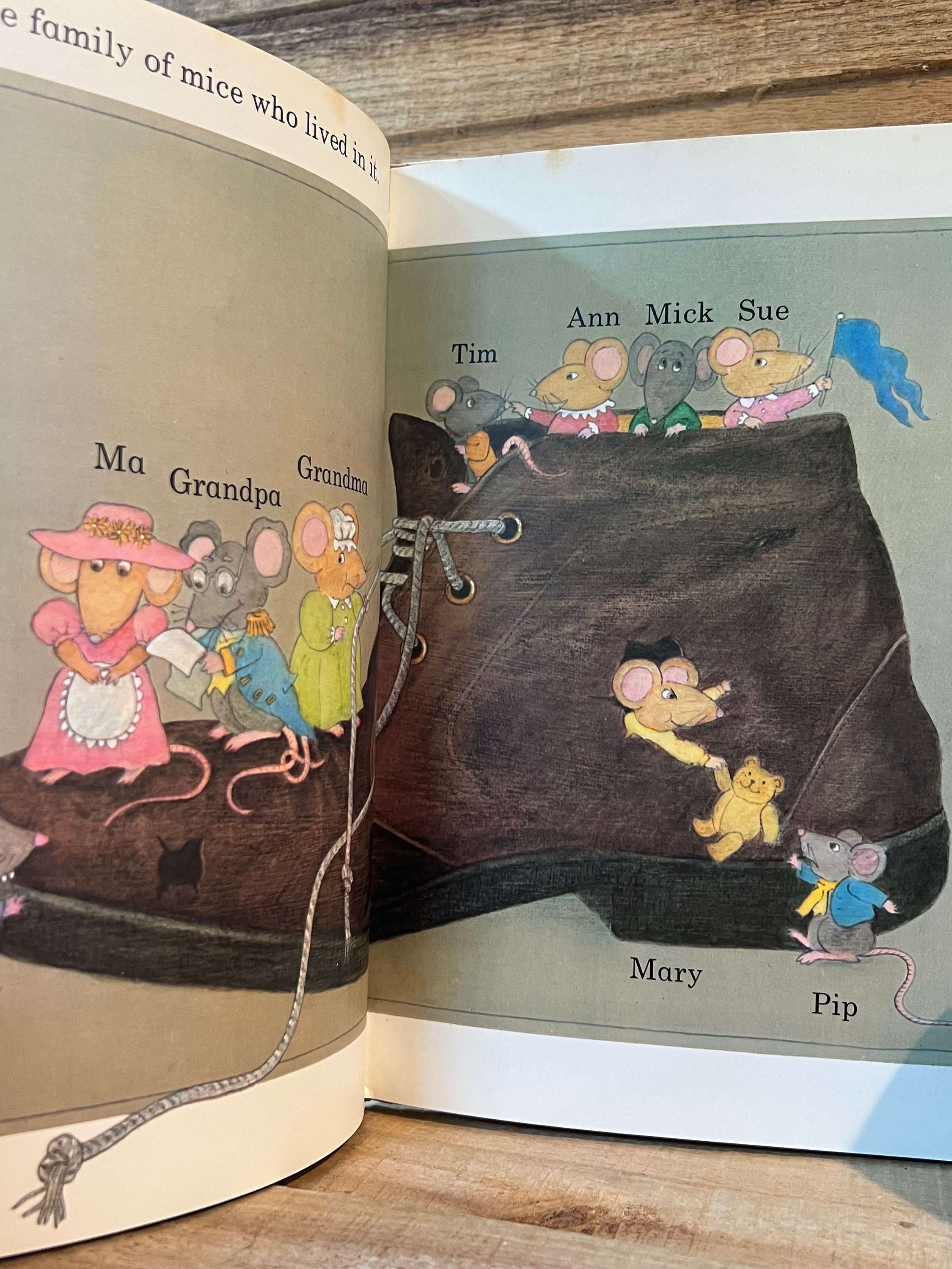 Rodney Mouse The Mice Who Lived in a Shoe by Rodney Peppe: With Dust Jacket 1981 ...