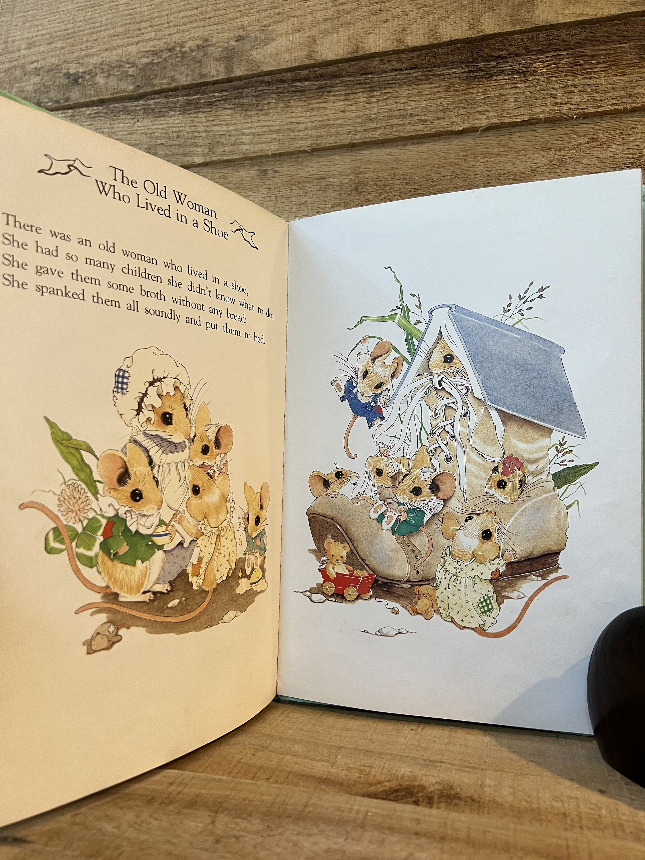ヴィンテージ初版本】THE MERRY-MOUSE SCHOOL HOUSE
