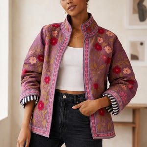 Chaqueta morada bordada con suzani / Abrigo bohemio para mujer / Chaqueta floral artesanal hecha a mano