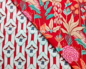 Roter gesteppter Baumwollstoff mit Blumenmotiv, Kantha Stoff Meterware, Jackenstoff, Home Décor