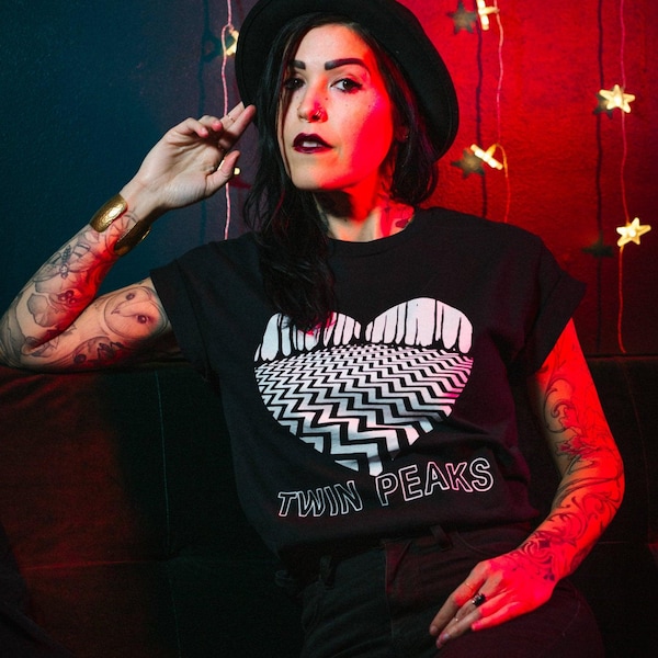 Camiseta clásica Twin Peaks Red Room Heart - Night Channels
