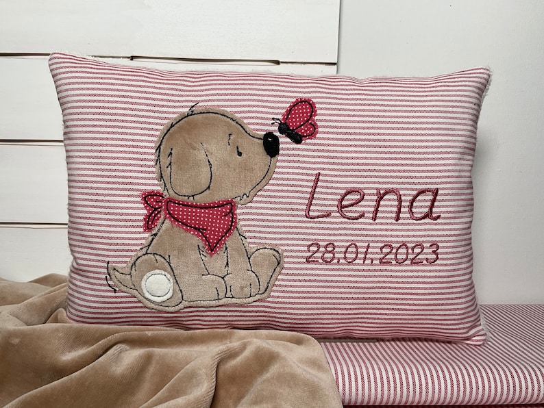 20x30 cm rot gestreift Hund mit Schmetterling Name in kirschrot Rückseite aus Baumwoll-Plüsch Kissen Bild 1