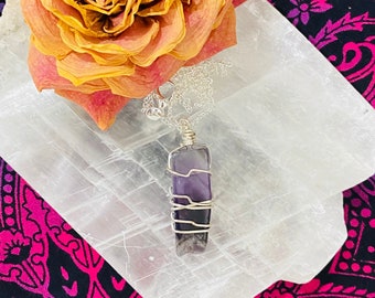 Collier point d'améthyste chevron, pendentif en argent torsadé