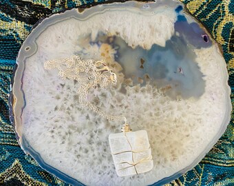 Selenite Necklace/Crystal Necklace/Selenite Jewelry/High Vibe Crystal/Moon Goddess Jewelry/Valentine's Day Gifts/Boho Jewelry/Gemstone
