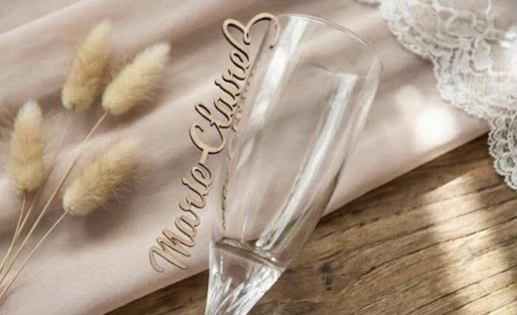 Marque-place en bois à suspendre pour mariage et événements Marque-place en bois à suspendre pour mariage et événements