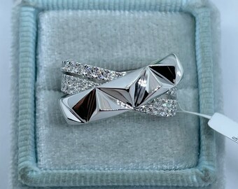 18K White Gold Criss Cross Diamond Band Ring, 0.77 Carats