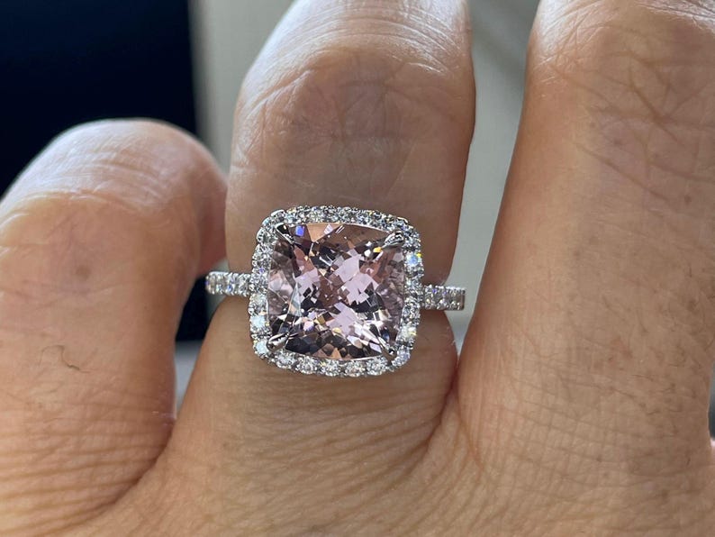 Pink Morganite Ring, Cushion Cut Morganite Engagement Ring, 14K White Gold Cushion Halo Morganite and Diamond Ring Bild 7