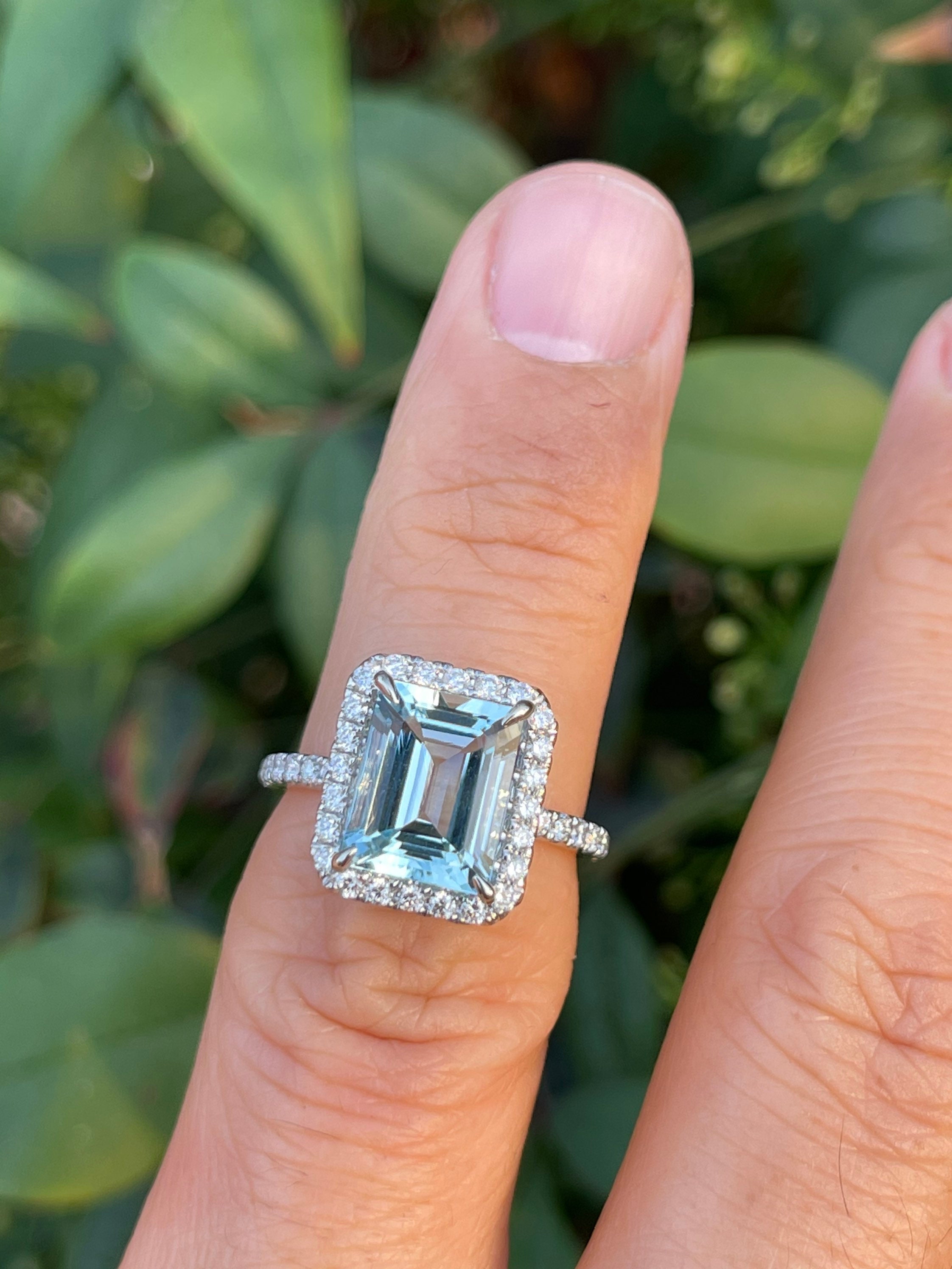 Aquamarine right outlet hand ring