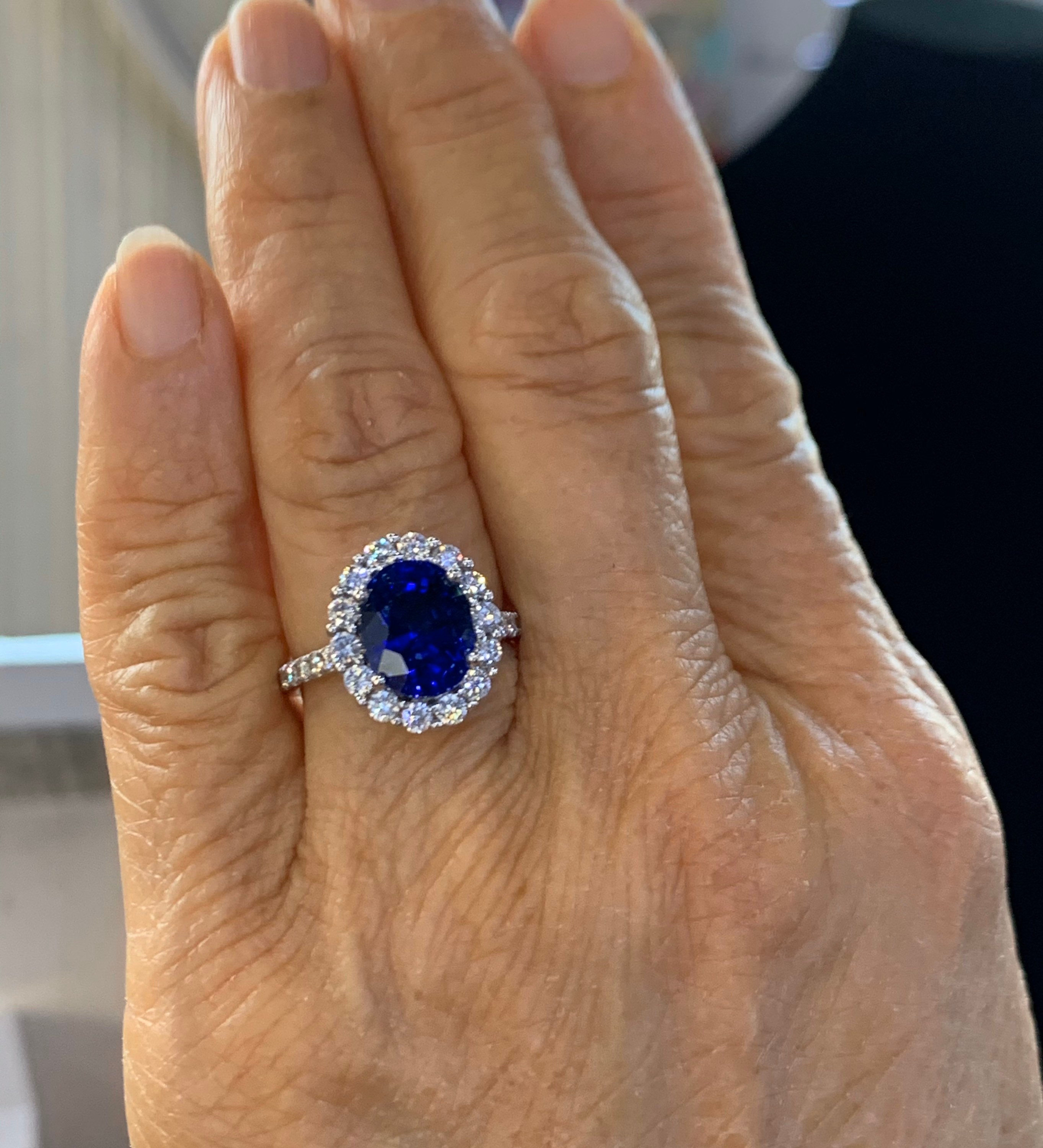 Royal blue sapphire ring discount