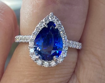 サファイアの婚約指輪、天然ペアシェイプサファイアとダイヤモンドの