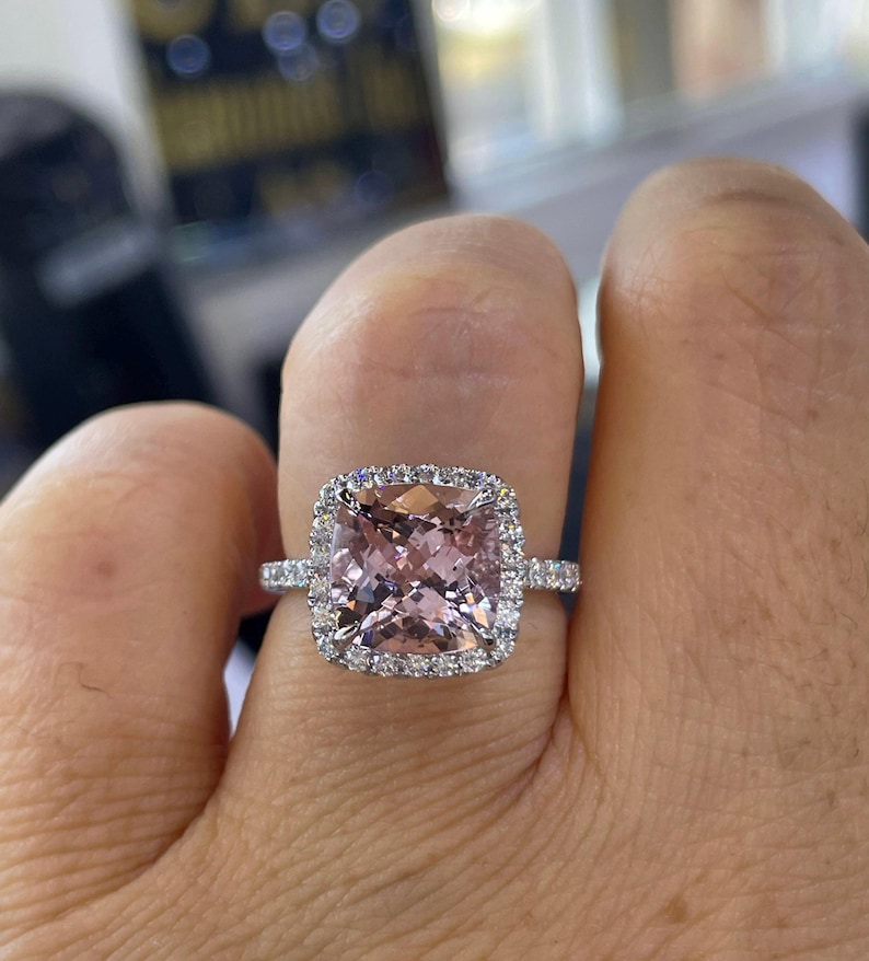Pink Morganite Ring, Cushion Cut Morganite Engagement Ring, 14K White Gold Cushion Halo Morganite and Diamond Ring Bild 2