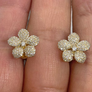 14K Gold Flower Diamond Stud Earrings, Floral Design, 0.70 Carats