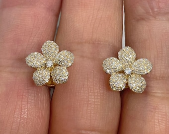 14K Gold Flower Diamond Stud Earrings, Floral Design, 0.70 Carats