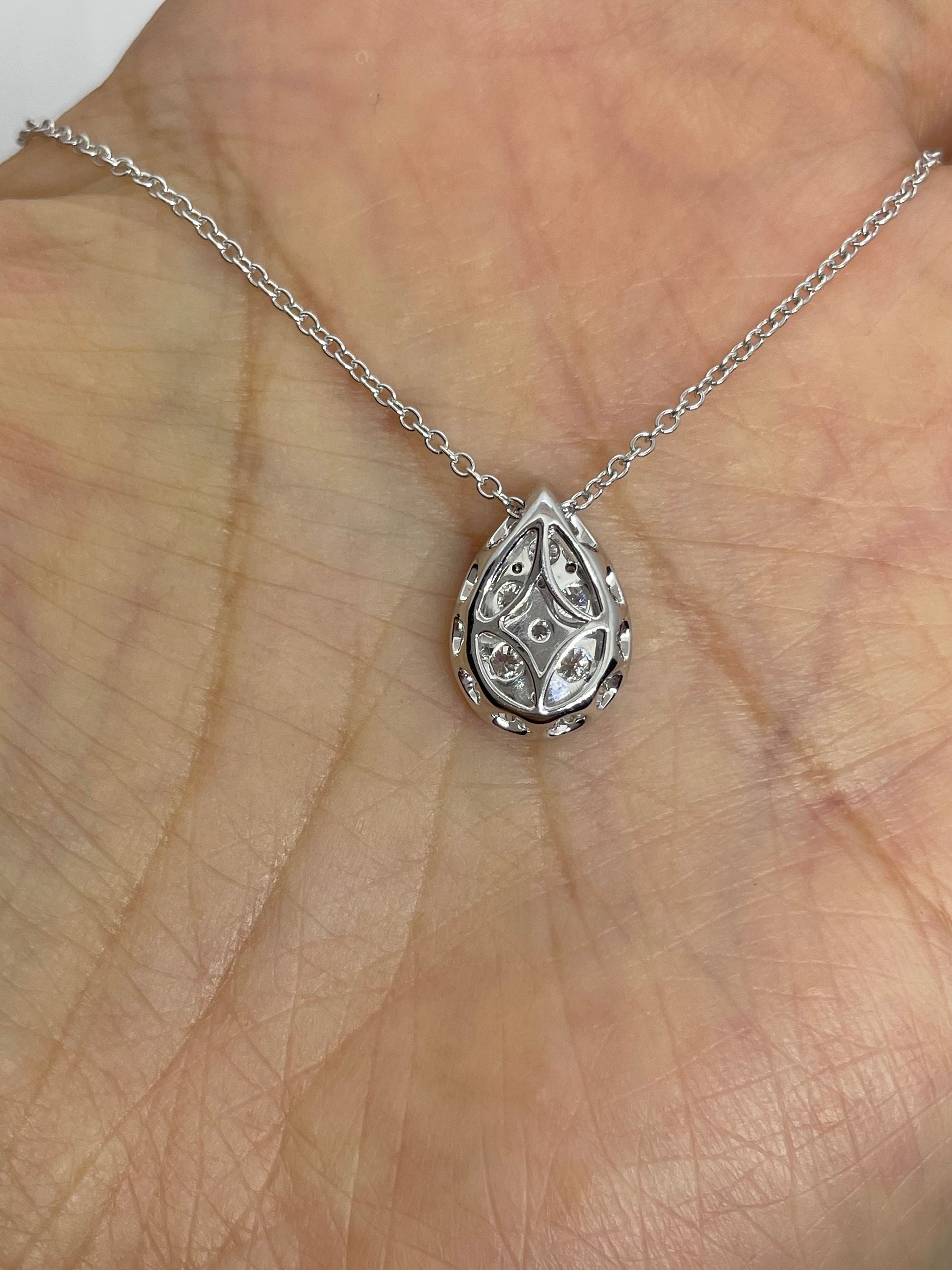 K10 ホワイトゴールド　ペアシェイプ型ペンダントネックレス ダイヤモンド ペアシェイプ 雫 ネックレス ホワイトゴールド K10 10金
