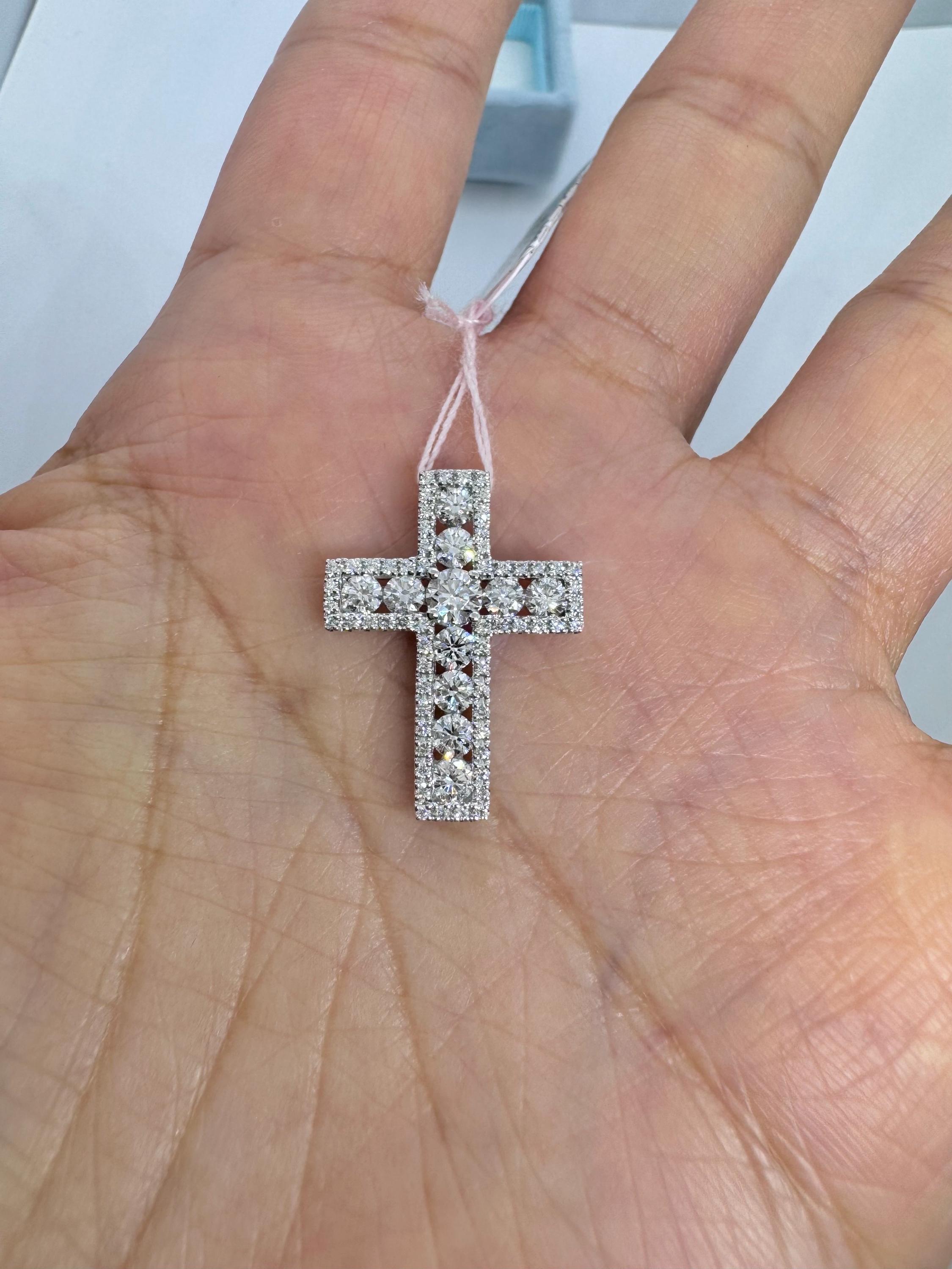【Numbering】Round Brilliant Small Cross Necklace Baguette & Round Diamond Small Cross Pendant – Mavilo