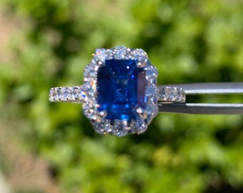 本物のサファイアリング、エメラルドカットサファイアの婚約指輪、本物