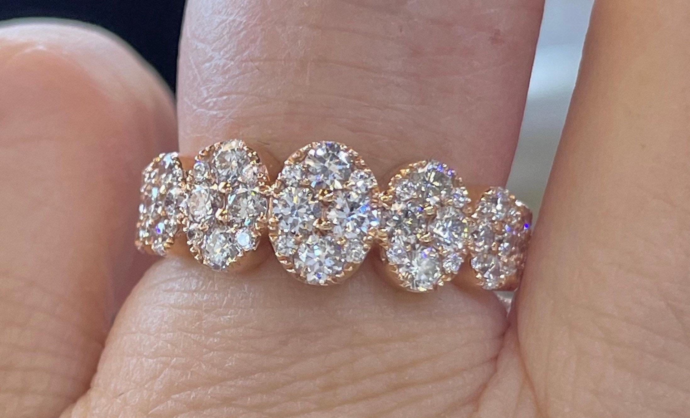 Oval diamond anniversary ring deals