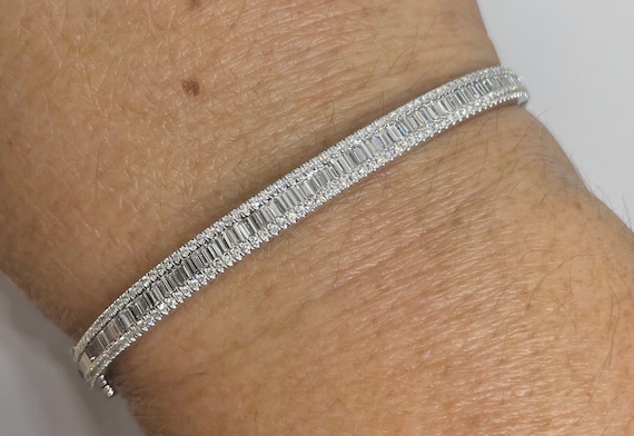 Real Diamonds Halo Pattern 3.09 CT Heart Brilliant Cut Diamond Bracelet 18K  White Gold at Rs 396000 in Surat