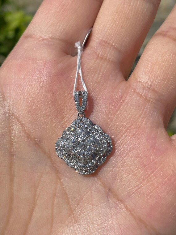 Diamond Pendant Necklace 18K White Gold 