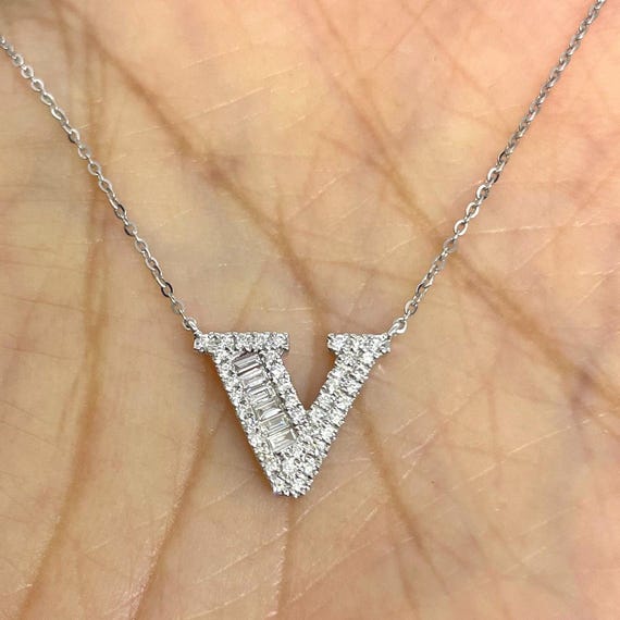 Vイニシャルペンダント、18Kイエローゴールドダイヤモンドレター 
