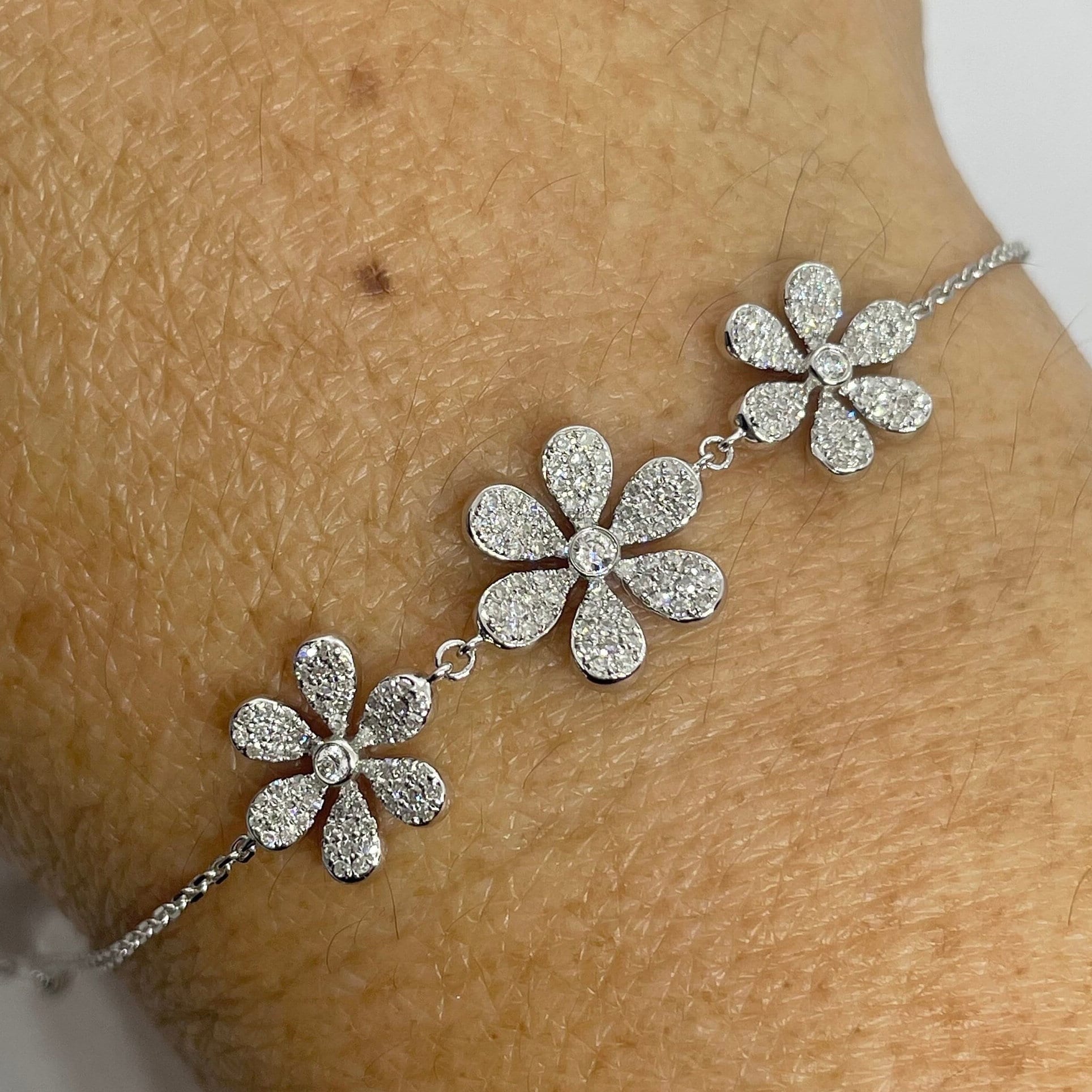 ホワイトゴールド ダイヤ フラワー ブレスレット デイジーフラワーダイヤモンドブレスレット、14Kホワイトゴールド