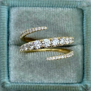 18K Gold Diamond Spiral Band Ring, 0.84 Carat, SI/F