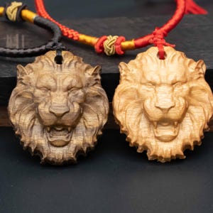 ライオン ヘッド ペンダント、木彫り、ライオン ヘッド レリーフ、ライオン ヘッド ネックレス、彫刻木製ペンダント、彫刻ペンダント、彫刻木