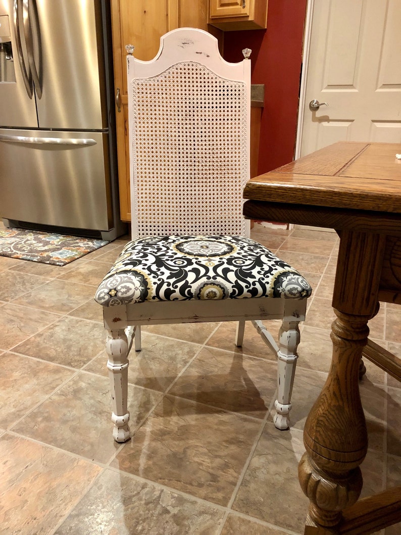 Dining Room Table and 5 Chairs