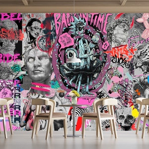Op de afbeelding: Een kleurrijke en abstracte muurschildering met een mix van graffiti, popcultuurfiguren en dierenbeelden. De muurschildering toont een roze schedel, een zebra, een tijger, een cartoonfiguur en de woorden "Back in Time".