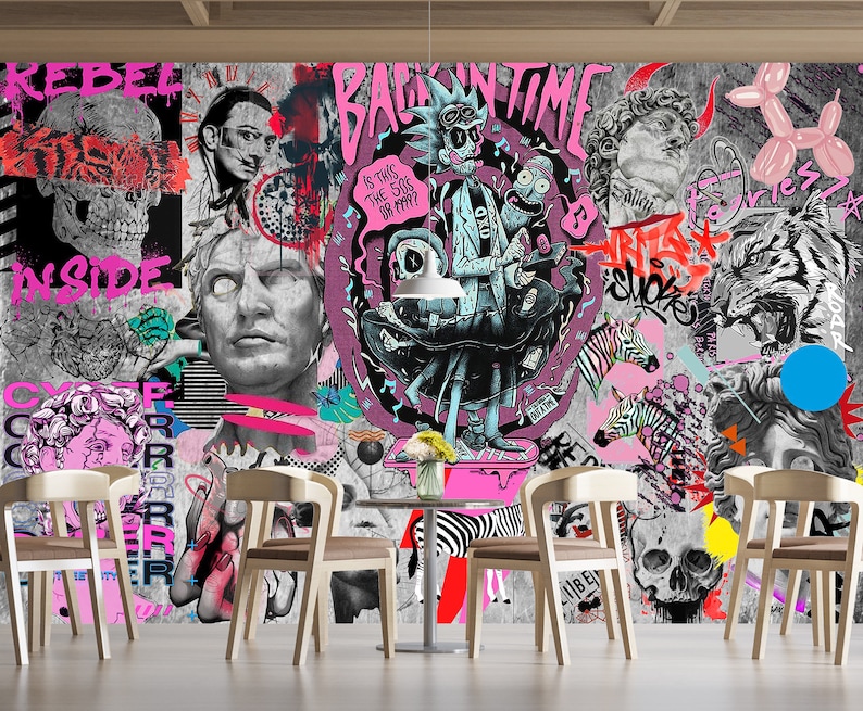 Op de afbeelding: Een kleurrijke en abstracte muurschildering met een mix van graffiti, popcultuurfiguren en dierenbeelden. De muurschildering toont een roze schedel, een zebra, een tijger, een cartoonfiguur en de woorden "Back in Time".