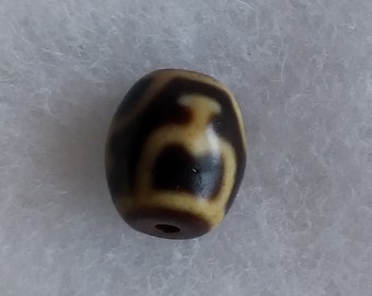 Tibetan Agate Dzi Stone Pendant, Round Design (9x10mm)