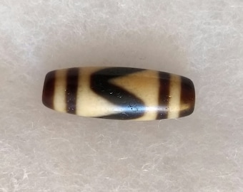 Tibetan Dzi Agate Stone Pendant, Tiger Tooth Design, Vintage Jewelry