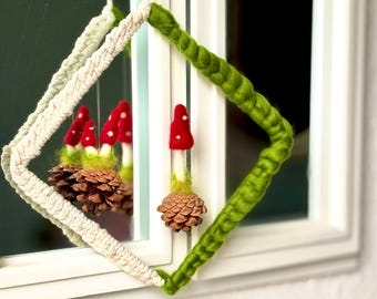 Autumn wreath with felted toadstool – mushrooms on pine cones | Door wreath, wall wreath, window wreath, felt decoration, handmade
