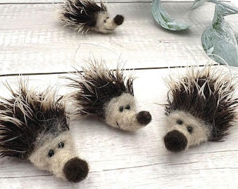 Felt hedgehog pendant – hand-felted animal figurine | Autumn woodland decoration, nature figurine, handmade