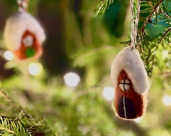 Hand-felted gingerbread house ornament – ​​cute mini gingerbread house ornaments | Christmas decorations, tree ornaments, gift tags