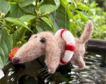 Dachshund lifebuoy, hand-felted – cute mini dog charm | decorative dog lover, gift tag