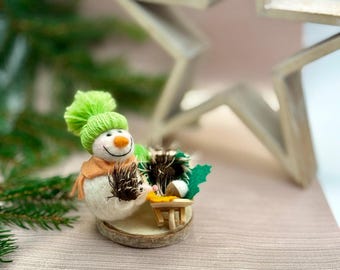 Hand-felted snowman, autumnal magic – winter decoration figure, hedgehog, felt acorns | Felt Christmas decoration
