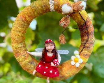 Felt Fairy with Fly Agaric Mushroom – Hand-felted Mushroom Fairy in a Wreath | Forest Decor, Autumn Figure, Mushroom Fairy, Nature Fairy Tale