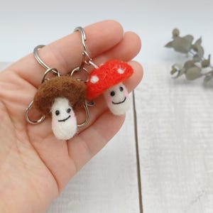Felt mushroom keychain hand-felted – mini mushroom pendant | decoration, gift for garden lovers, bag charm