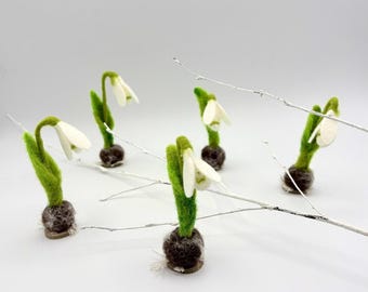 Mini Filz Schneeglöckchen mit Zwiebel – Frühlingsdeko aus Filz | Blumenzwiebel Deko, handgefilzt, Ostern, Fensterbank, handmade Blume