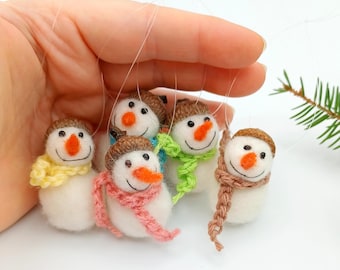 Mini felted snowman – cute mini Christmas tree ornaments | Christmas decorations, winter decorations, tree ornaments, gift tags