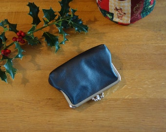 Clip purse made of black leather with 2 compartments