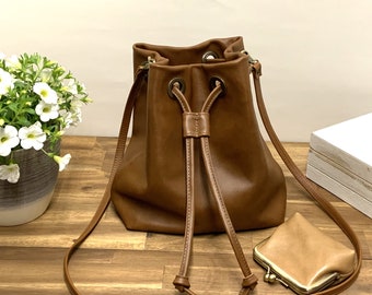 Kelly-beige-colored suede bucket bag